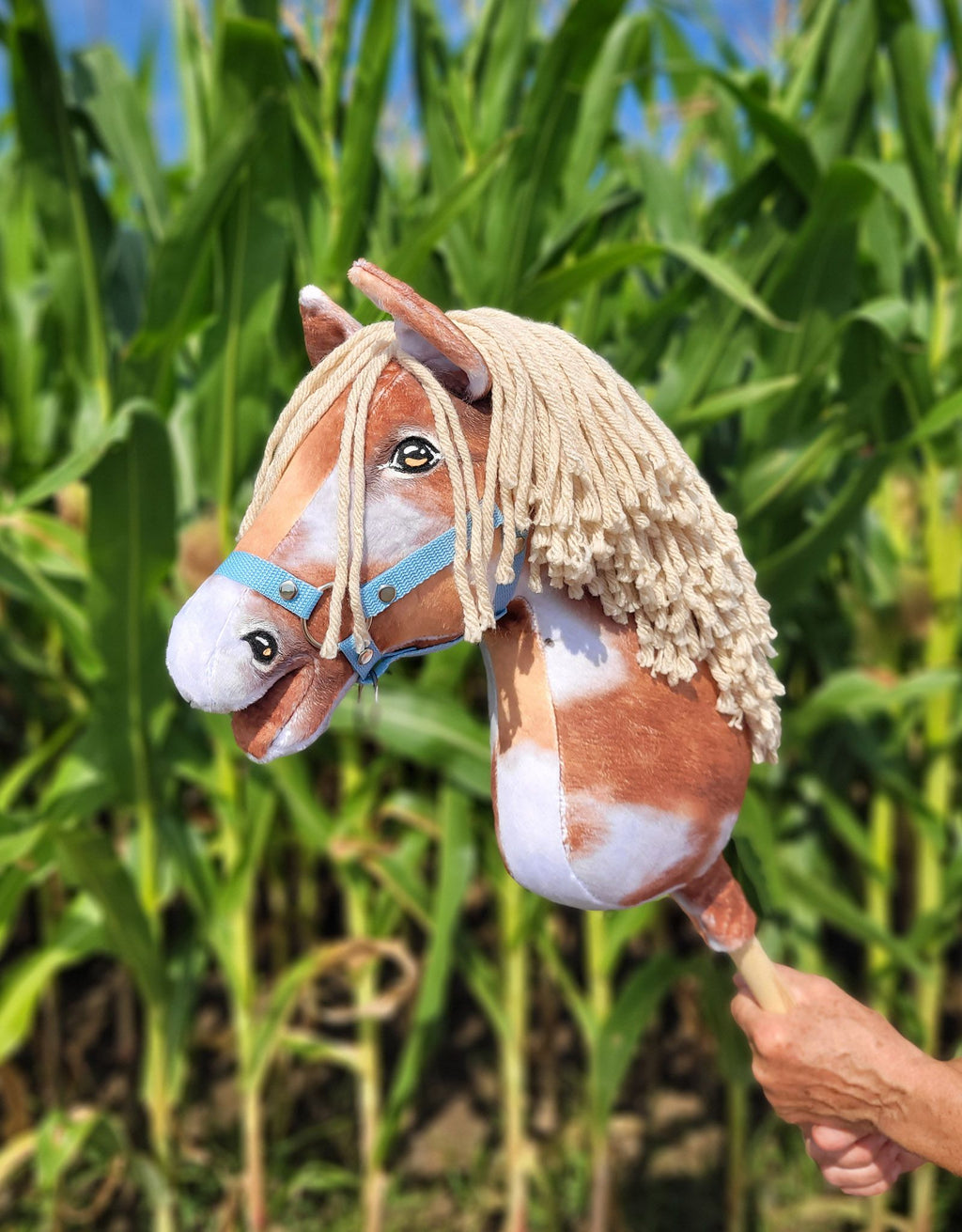 Horse on a stick Super Hobby Horse Premium - tobiano bay horse with a beige mane A3