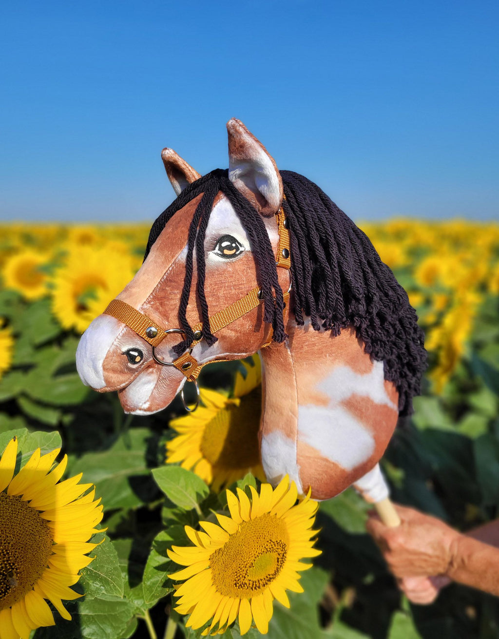 Horse on a stick Super Hobby Horse Premium - tobiano bay horse with a black mane A3
