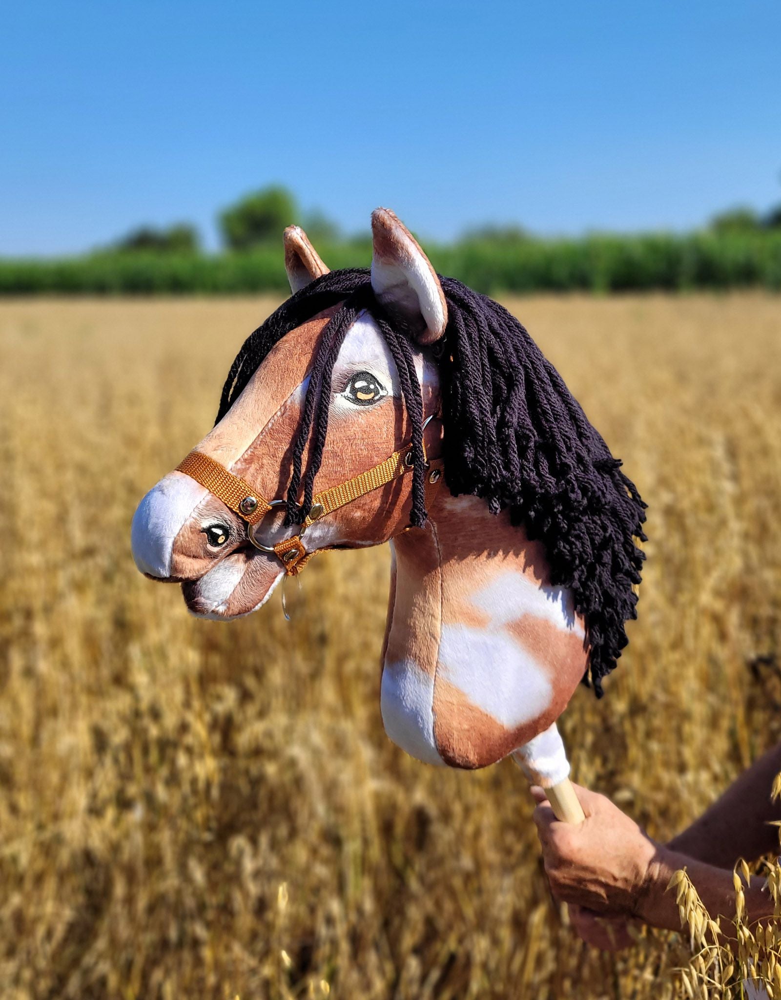 Horse on a stick Super Hobby Horse Premium - tobiano bay horse with a black mane A3