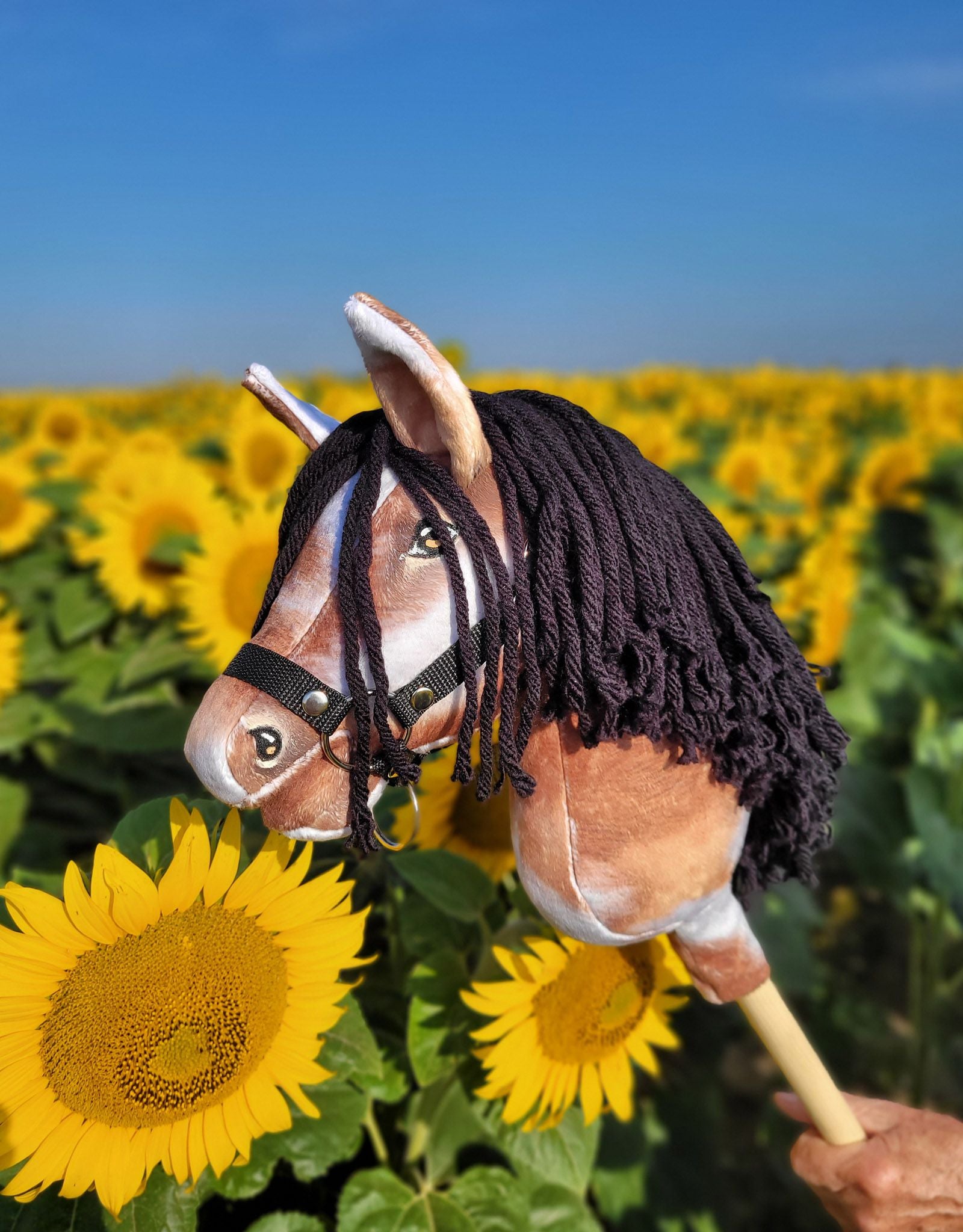 Horse on a stick Super Hobby Horse Premium - tobiano bay horse with a black maneA4