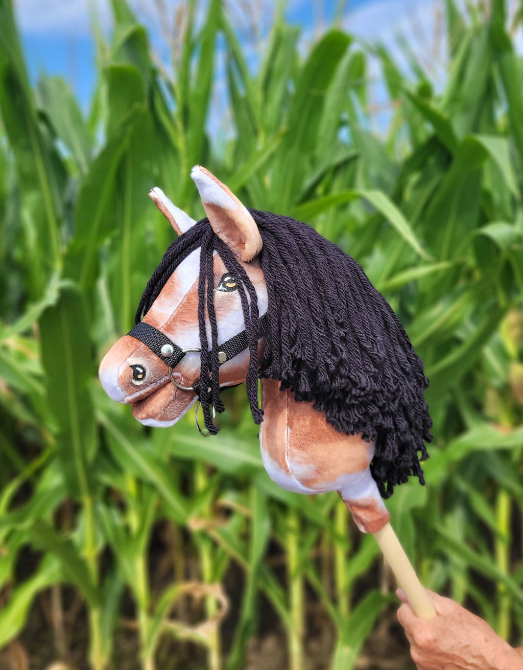 Horse on a stick Super Hobby Horse Premium - tobiano bay horse with a black maneA4