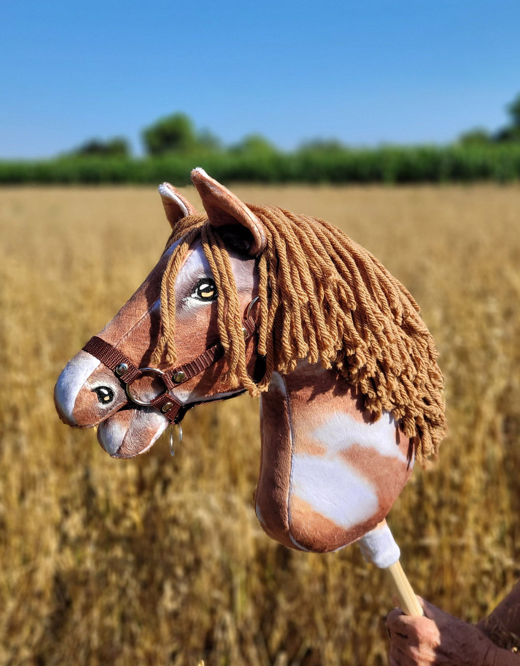 Horse on a stick Super Hobby Horse Premium - tobiano bay horse with a brown mane A3