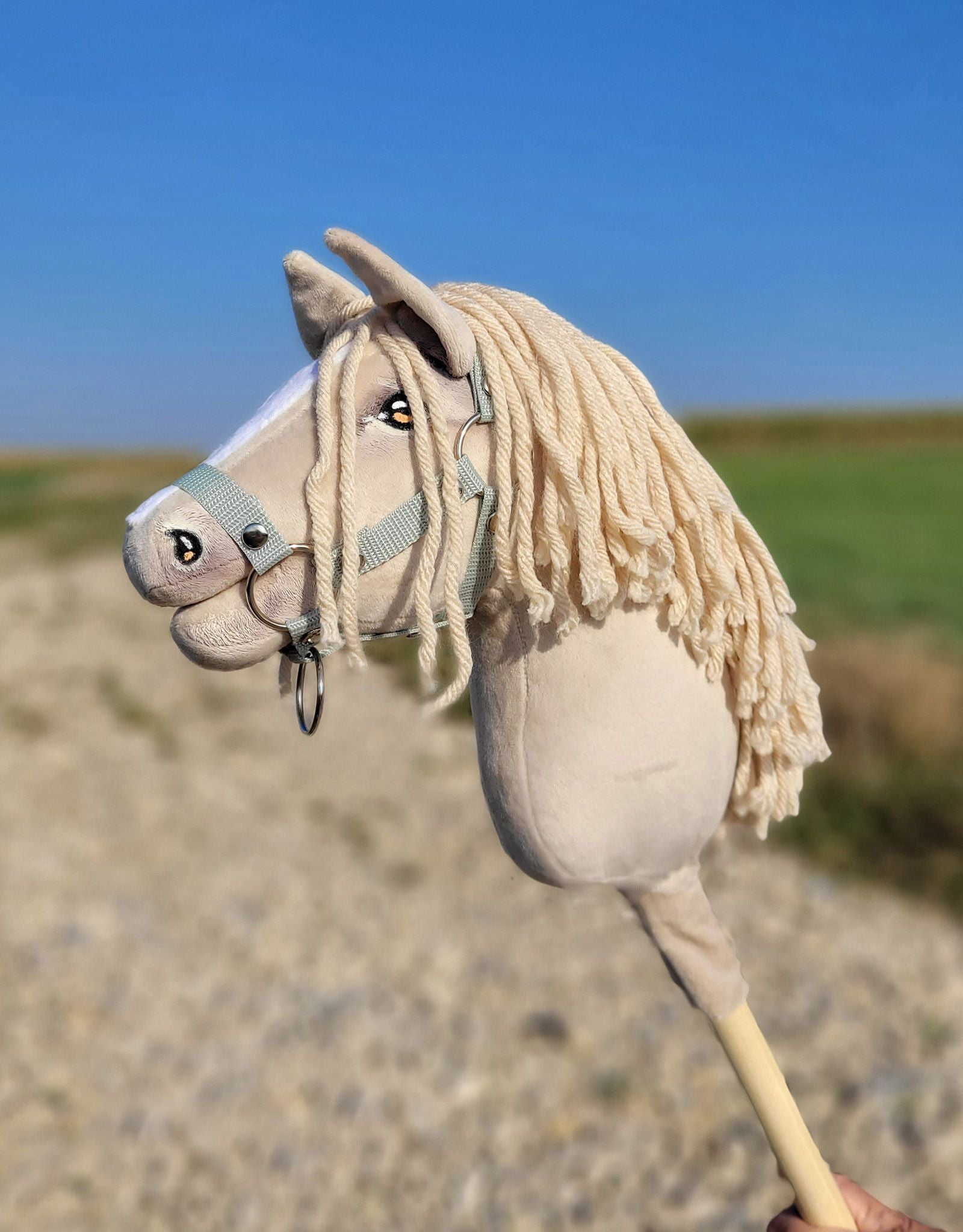 Horse on a stick Super Hobby Horse Premium - cremello horse A4