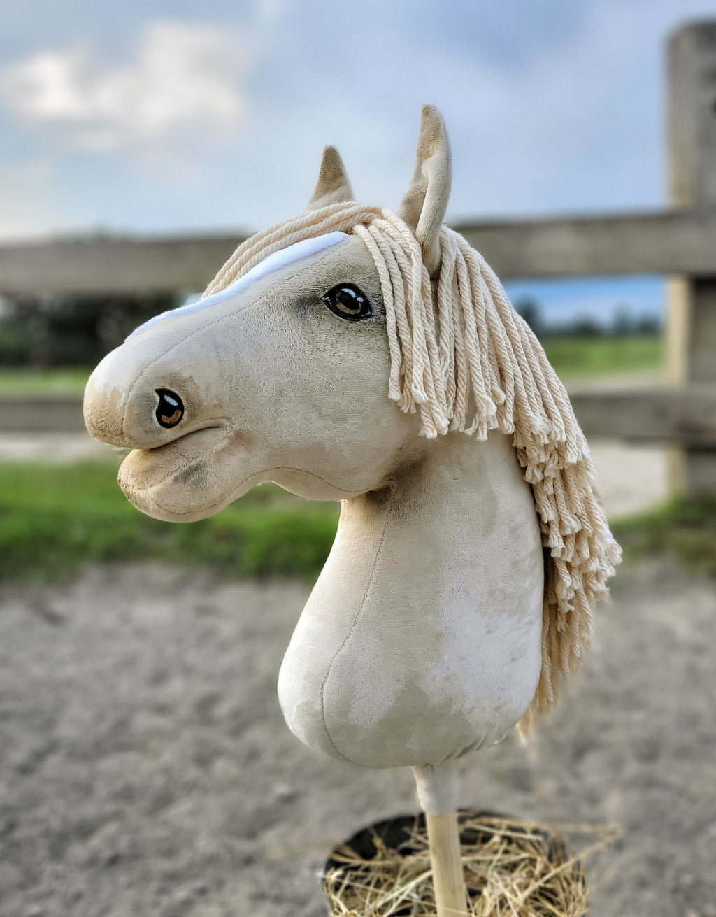 Horse on a stick Super Hobby Horse Premium - cremello horse A3