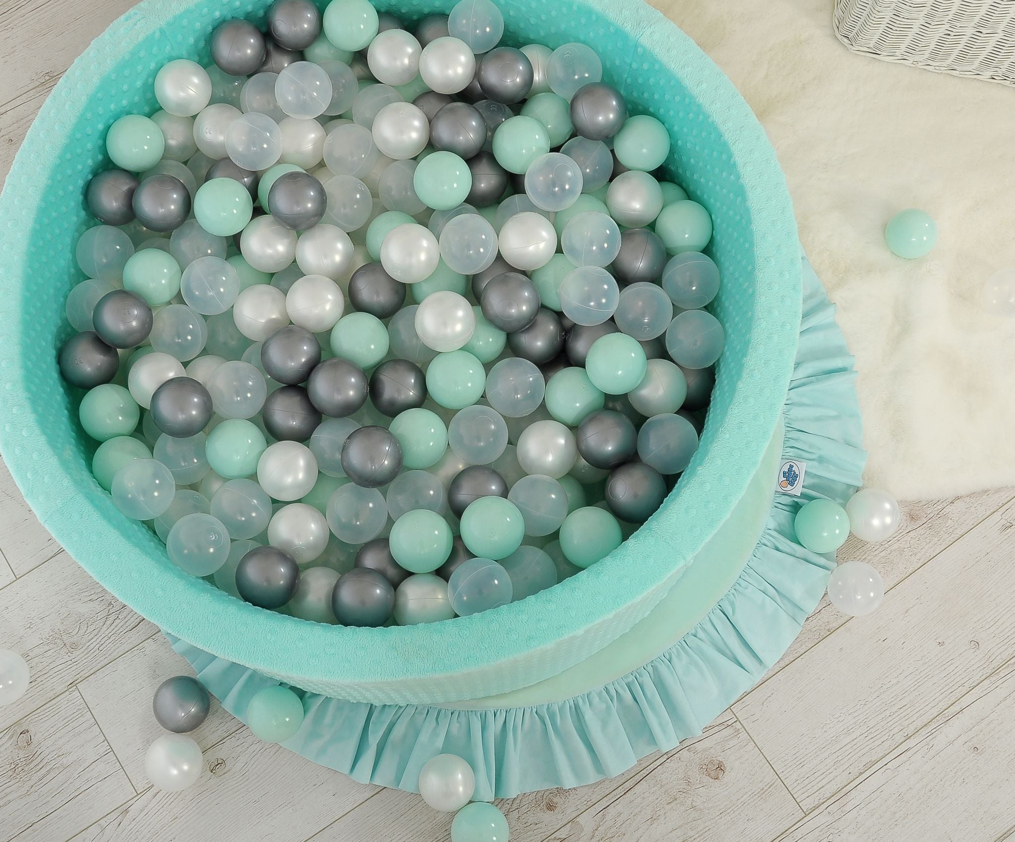 Ball-pit minky H-30 cm with balls 200pcs- mint