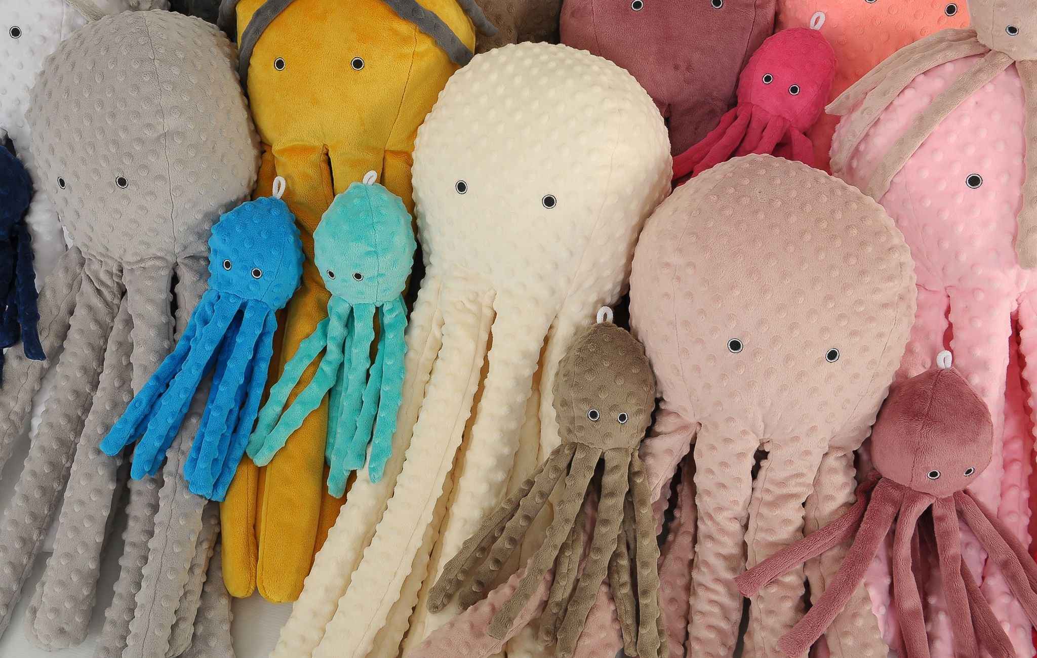 Cuddly octopus big - cream - polka dot minky