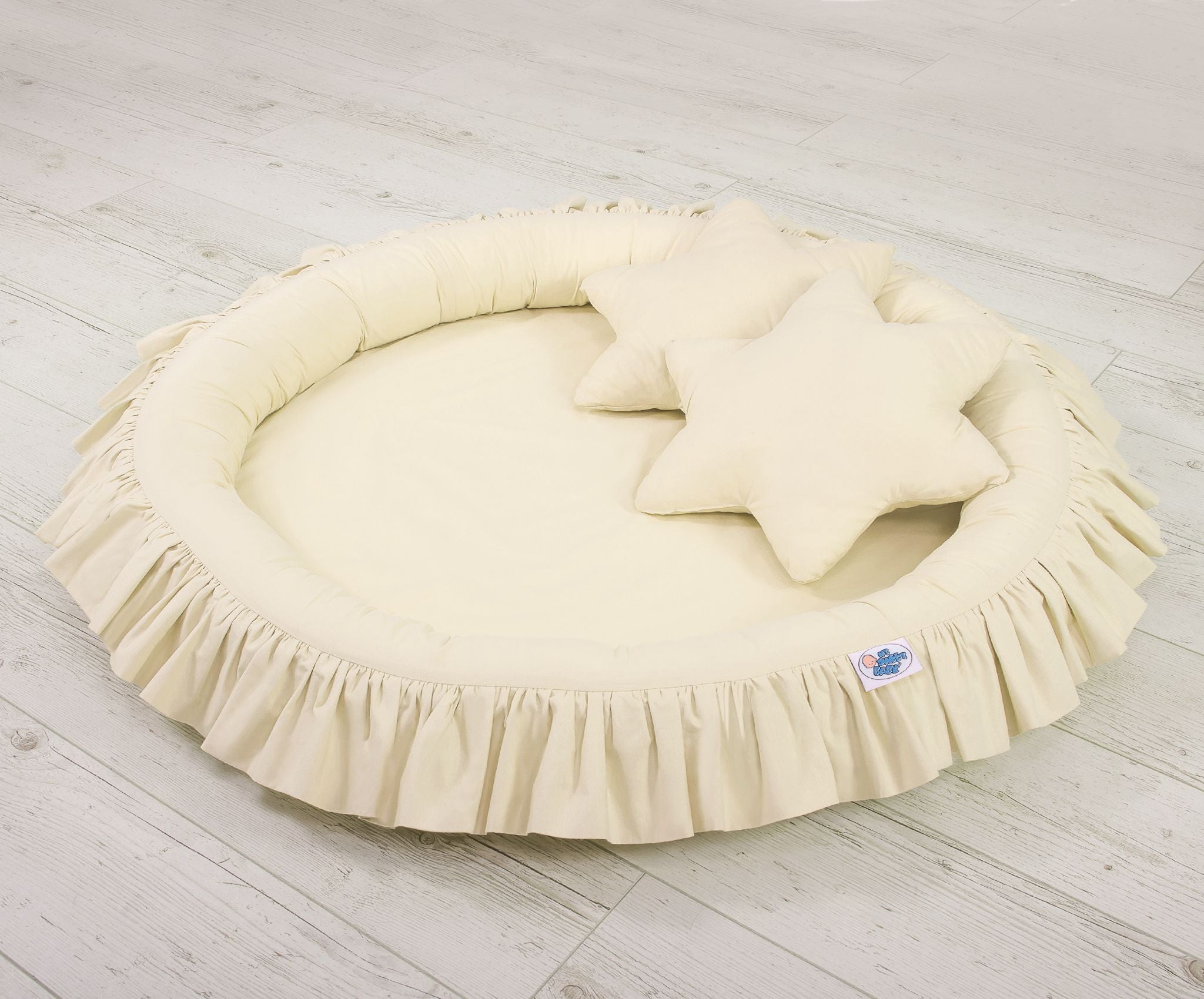 Nest with flounce - cream