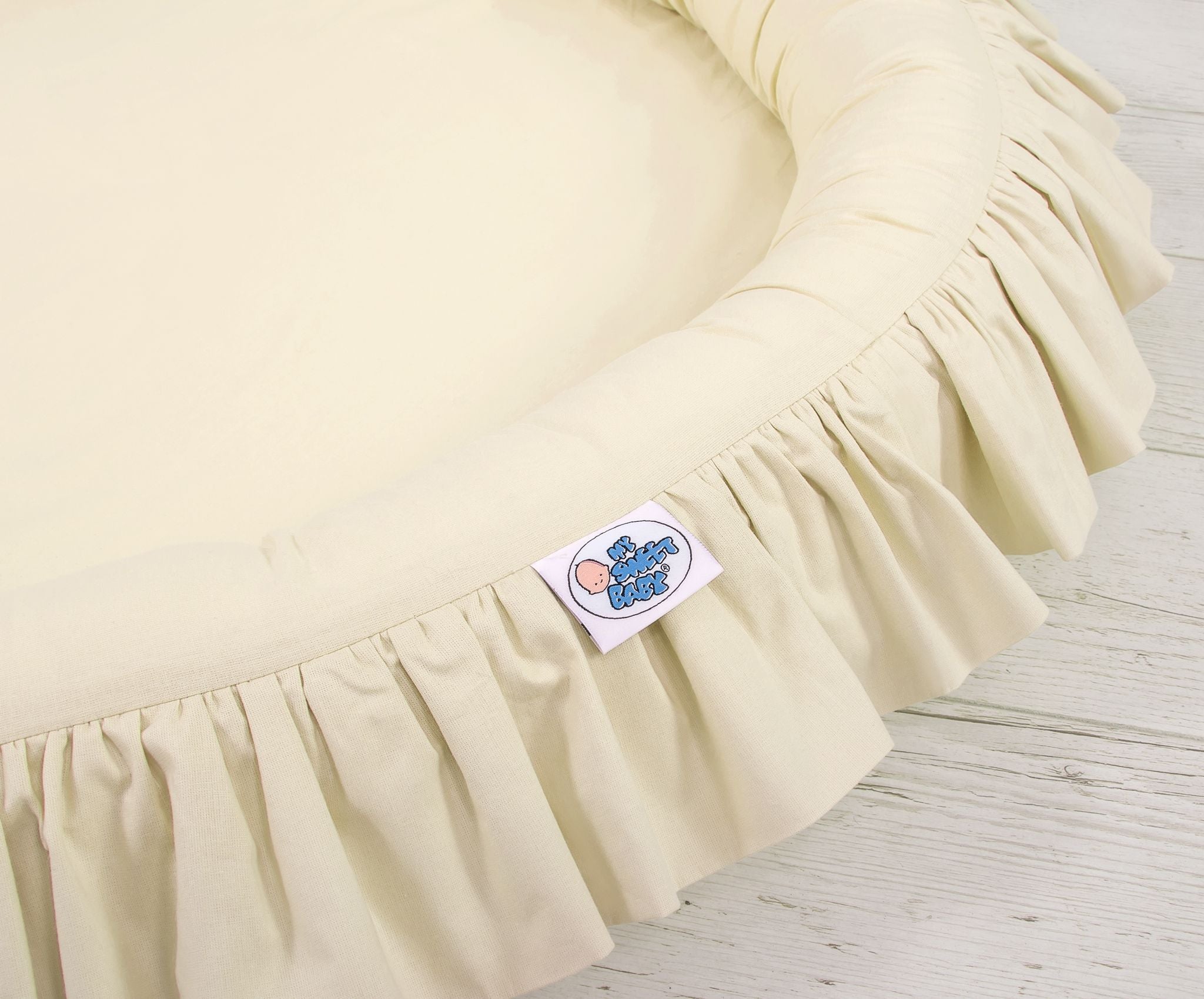 Nest with flounce - cream