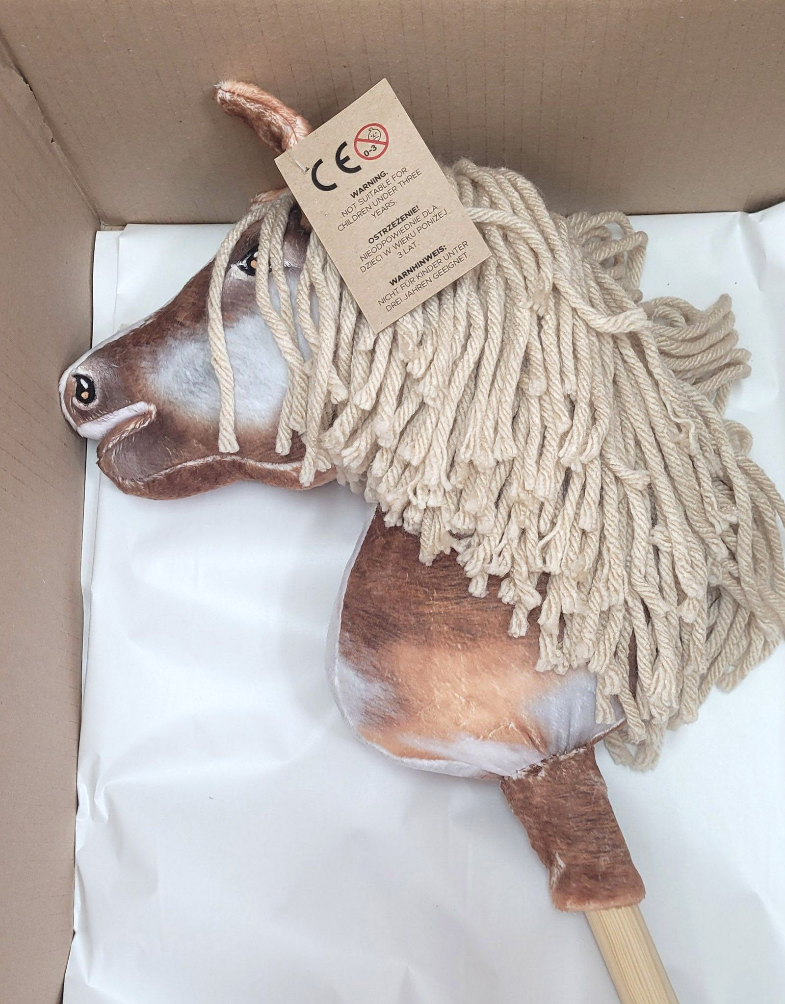 Horse on a stick Super Hobby Horse Premium - tobiano bay horse with a beige maneA4