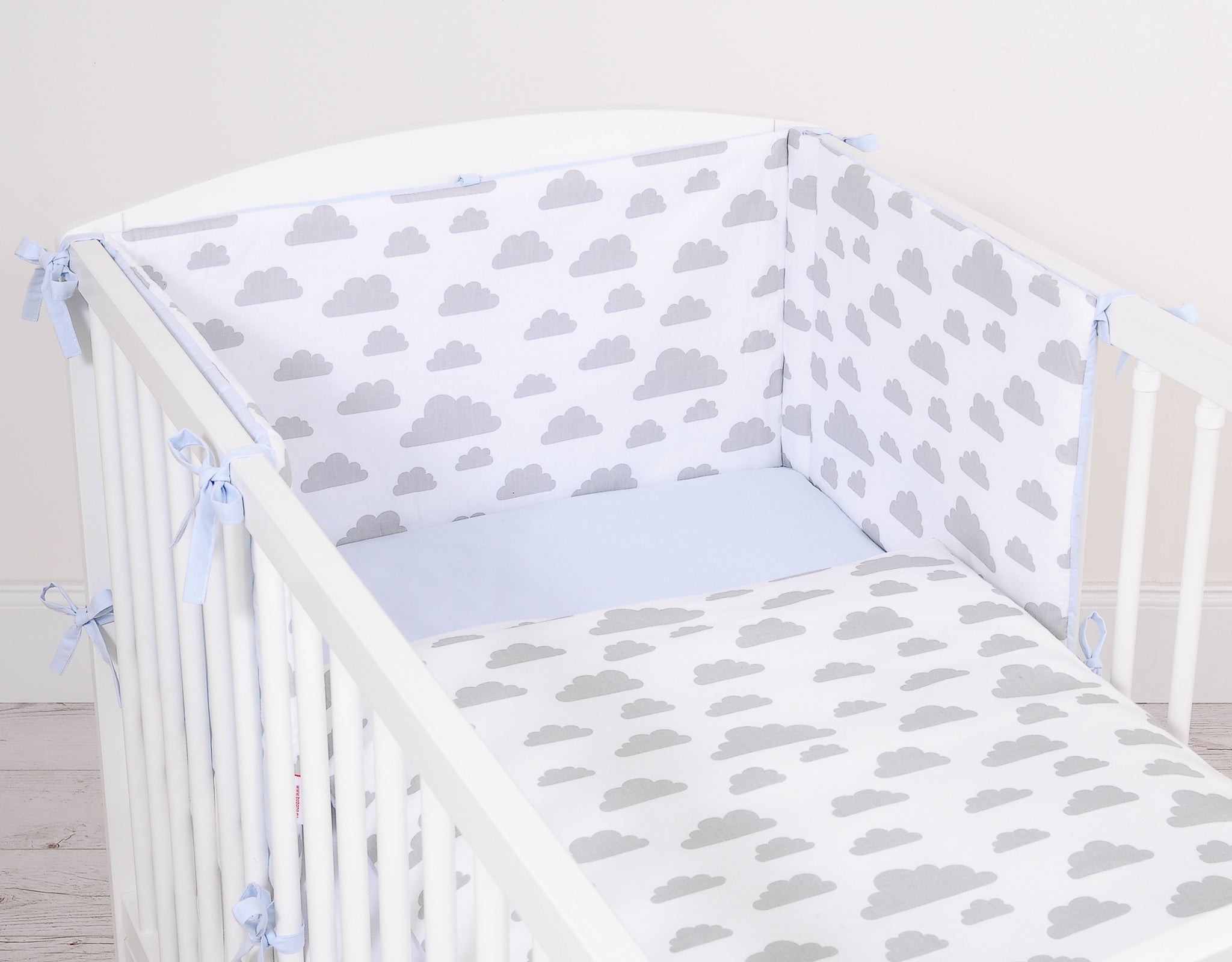Universal double-sided bumper for cot - clouds gray/blue