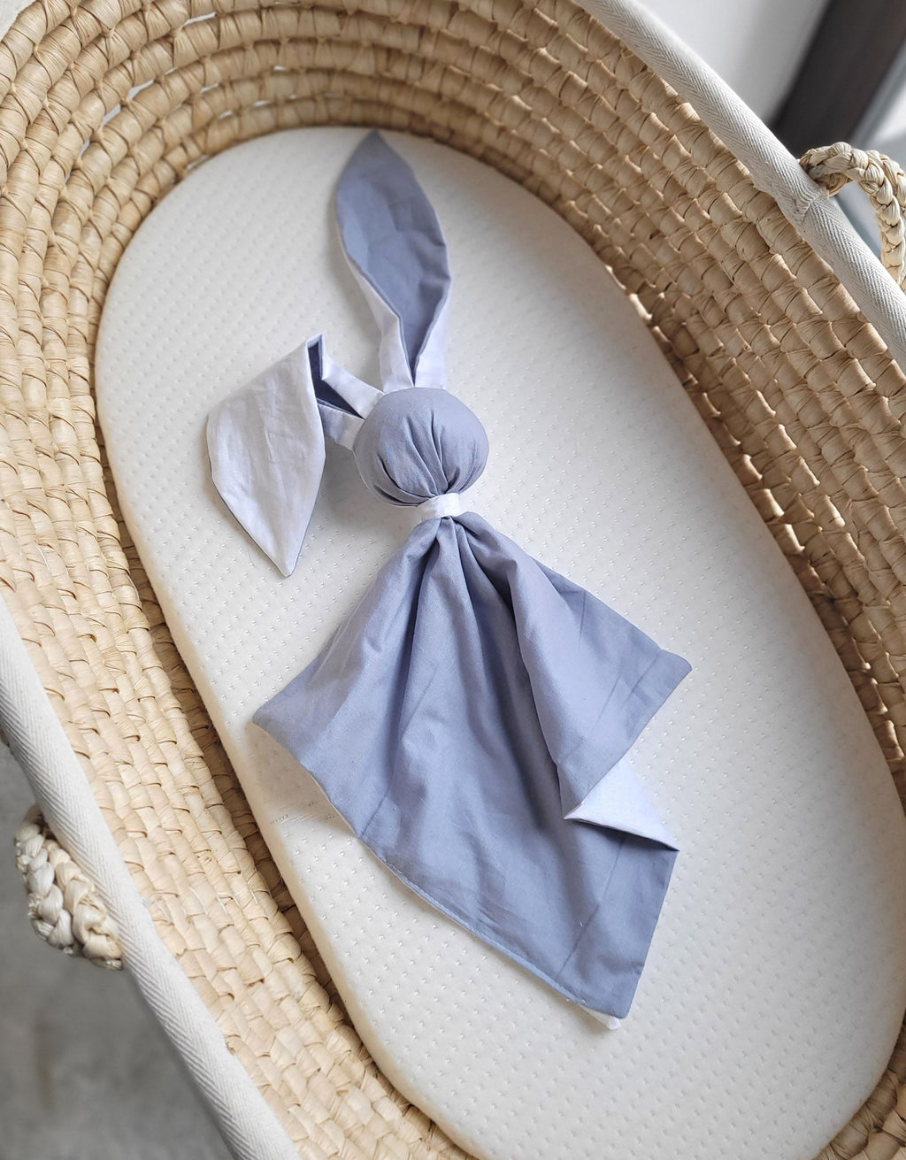 DOUDOU Soft cosy cuddly bunny blanket in cotton - Pastel blue/ white