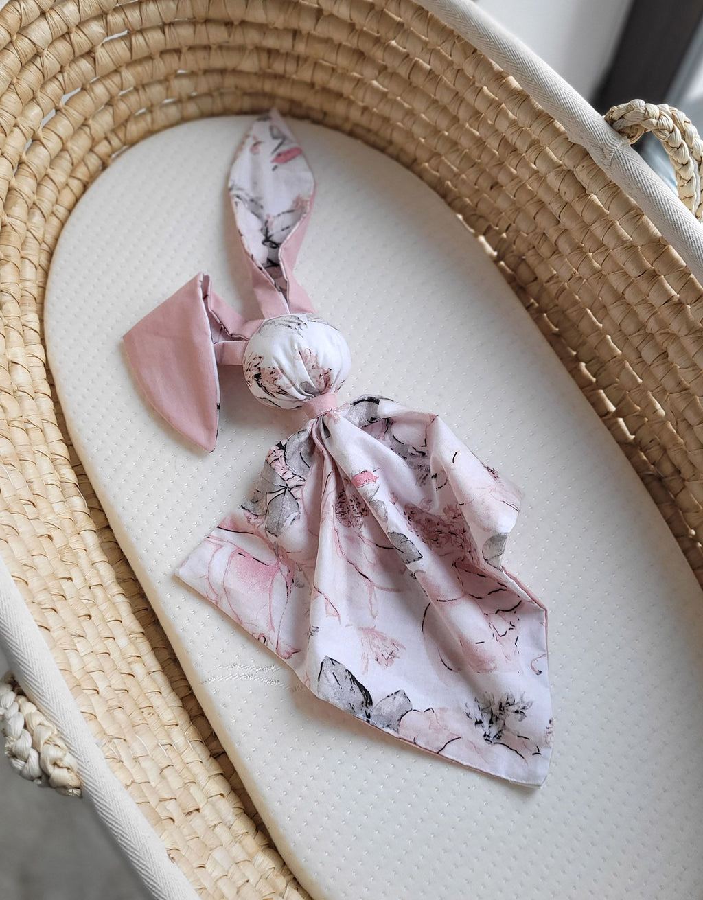 DOUDOU Soft cosy cuddly bunny blanket in cotton - Sepia roses/pastel pink