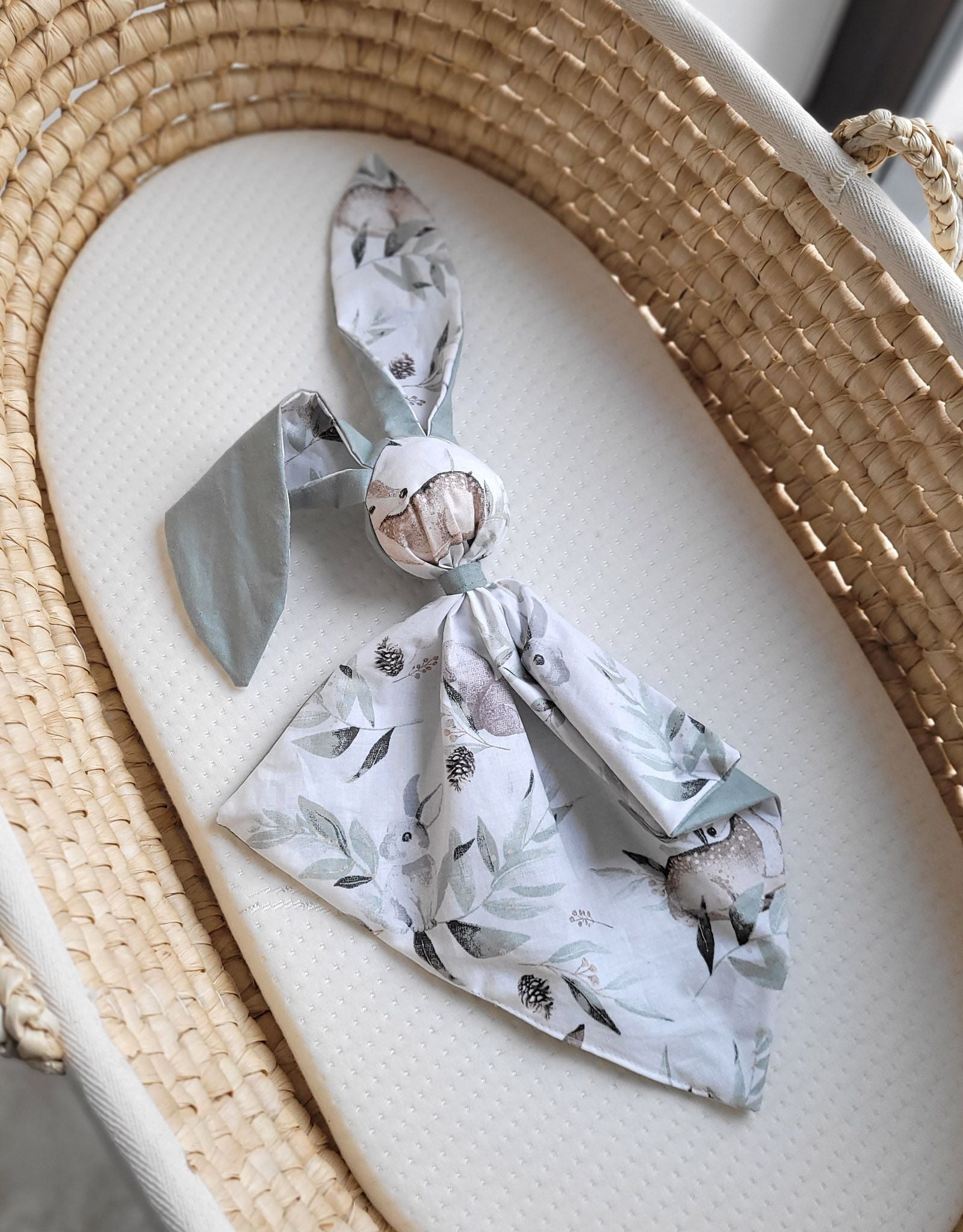DOUDOU Soft cosy cuddly bunny blanket in cotton - Woodland olive/pastel green