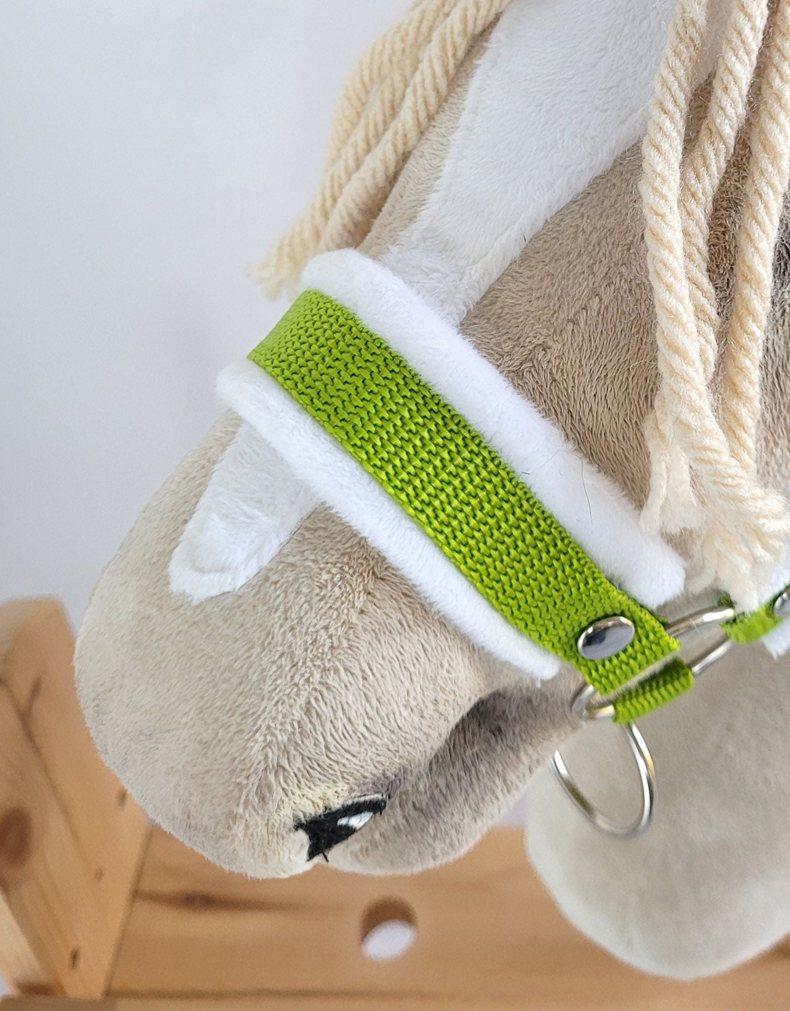 The adjustable halter for Hobby Horse A3 - lime with white furry
