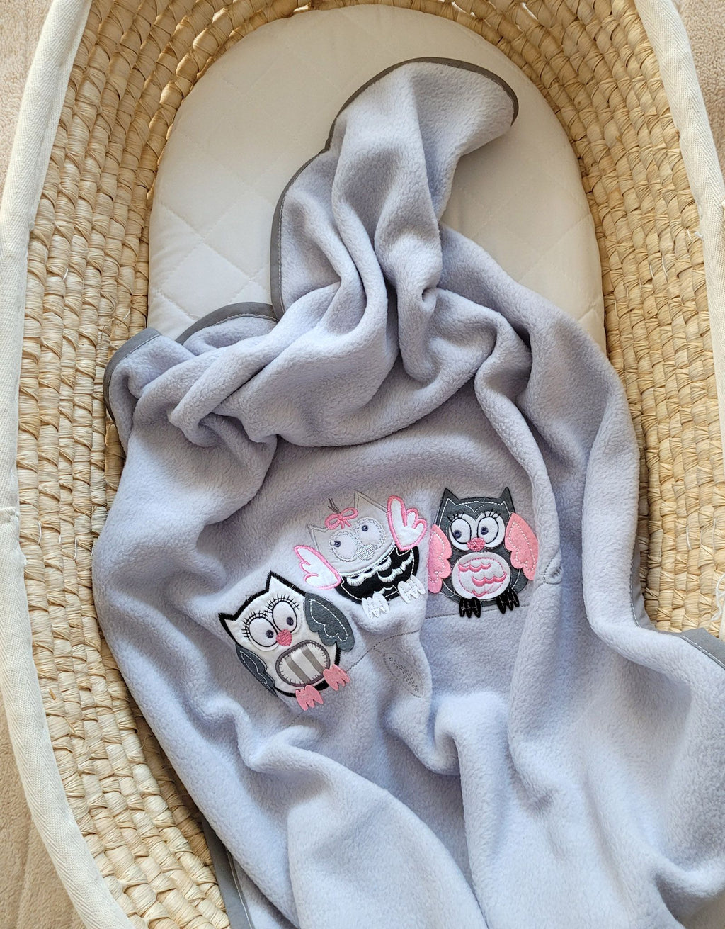 Polar fleece blanket - Owls Bigi Zibi & Adele- grey-pink
