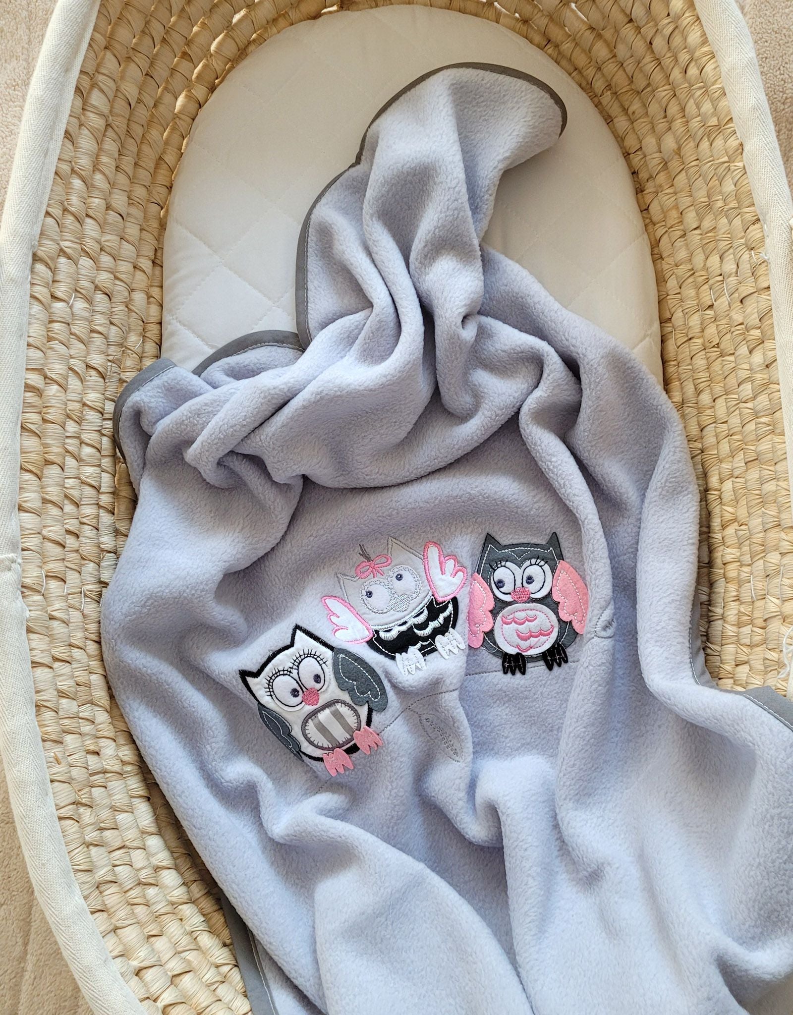 Polar fleece blanket - Owls Bigi Zibi & Adele- grey-pink