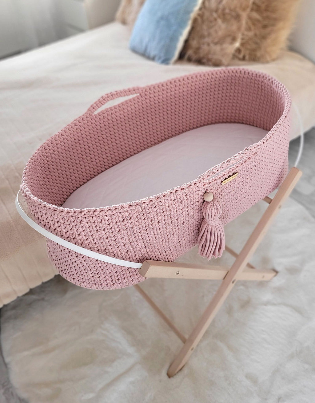 Moses basket BOHO Handmade cotton with mattress - pastel pink