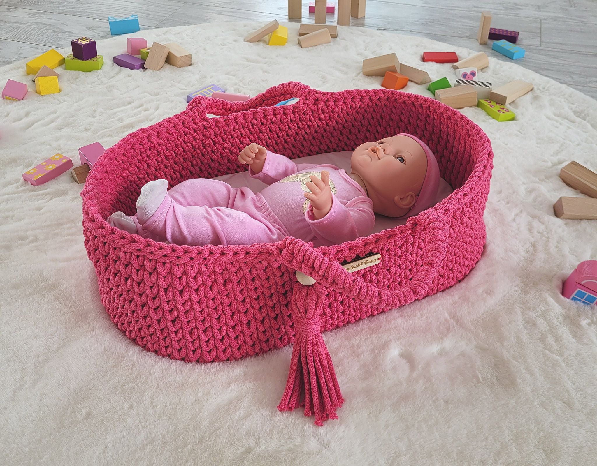 Moses basket BOHO cotton - doll carrier - fuchsia