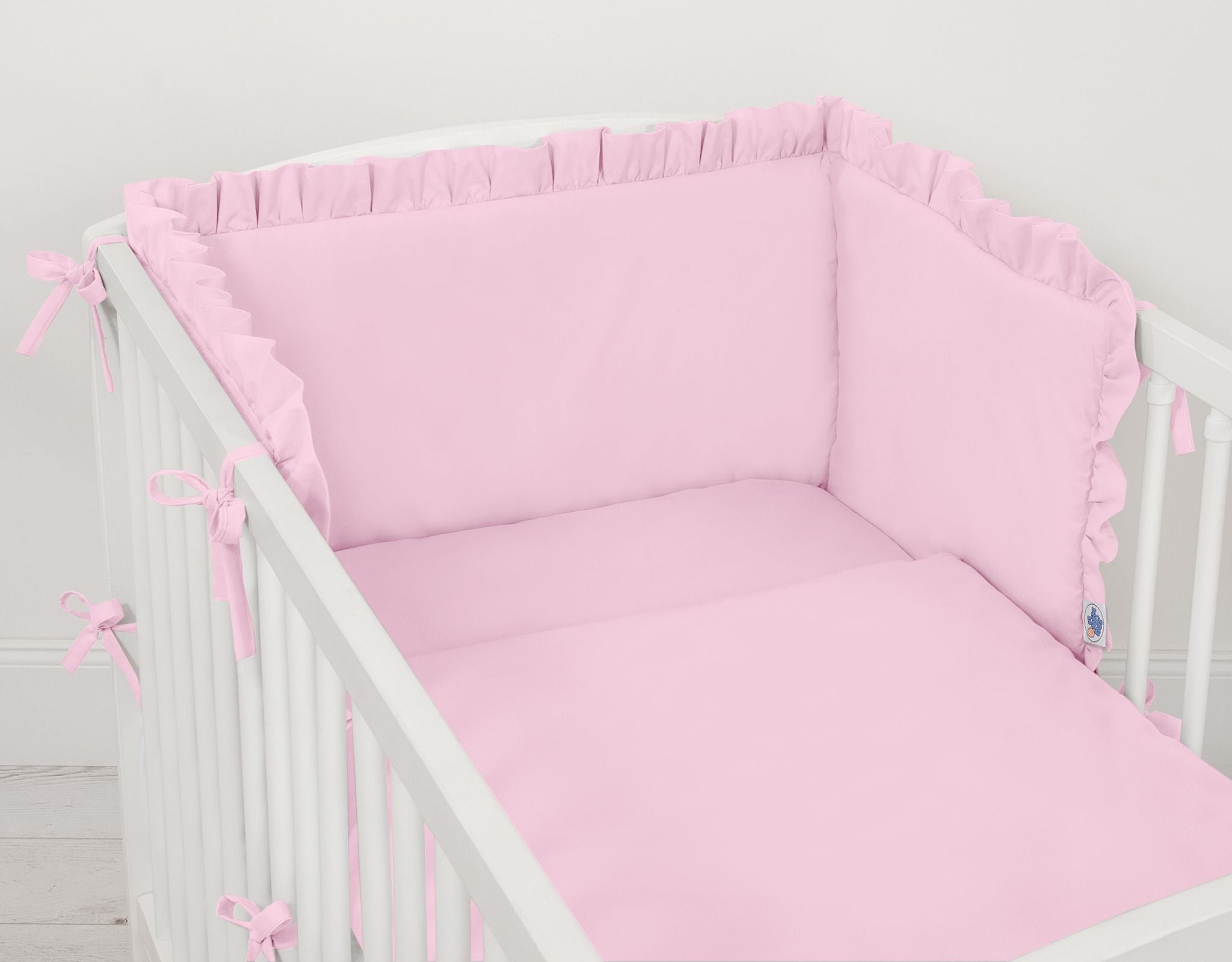 Universal baby bed bumper with frill - pink
