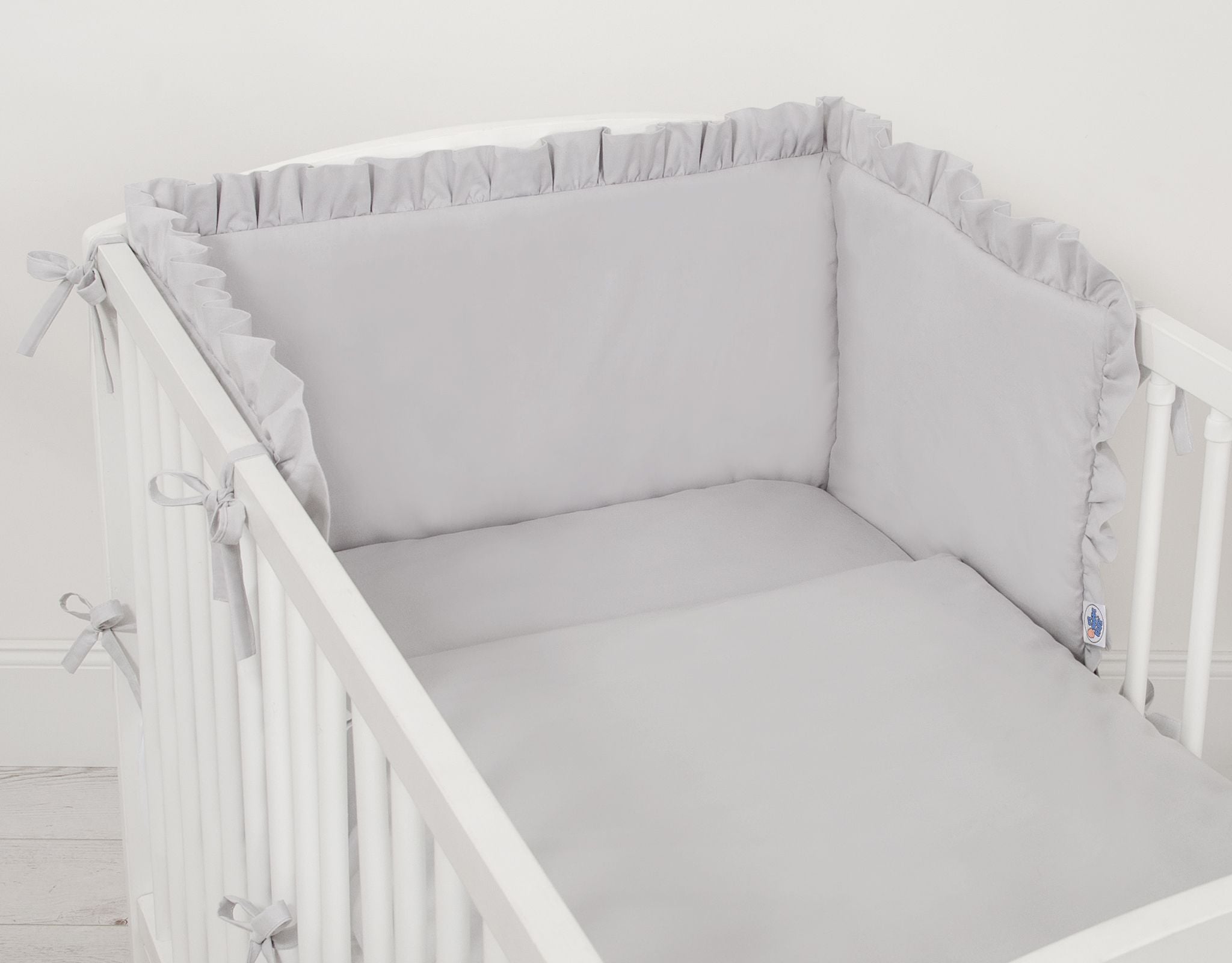 Universal baby bed bumper with frill - grey