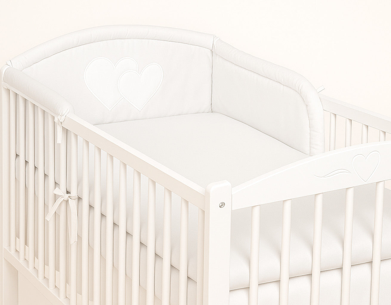 Universal crib rail bumper – White hearts