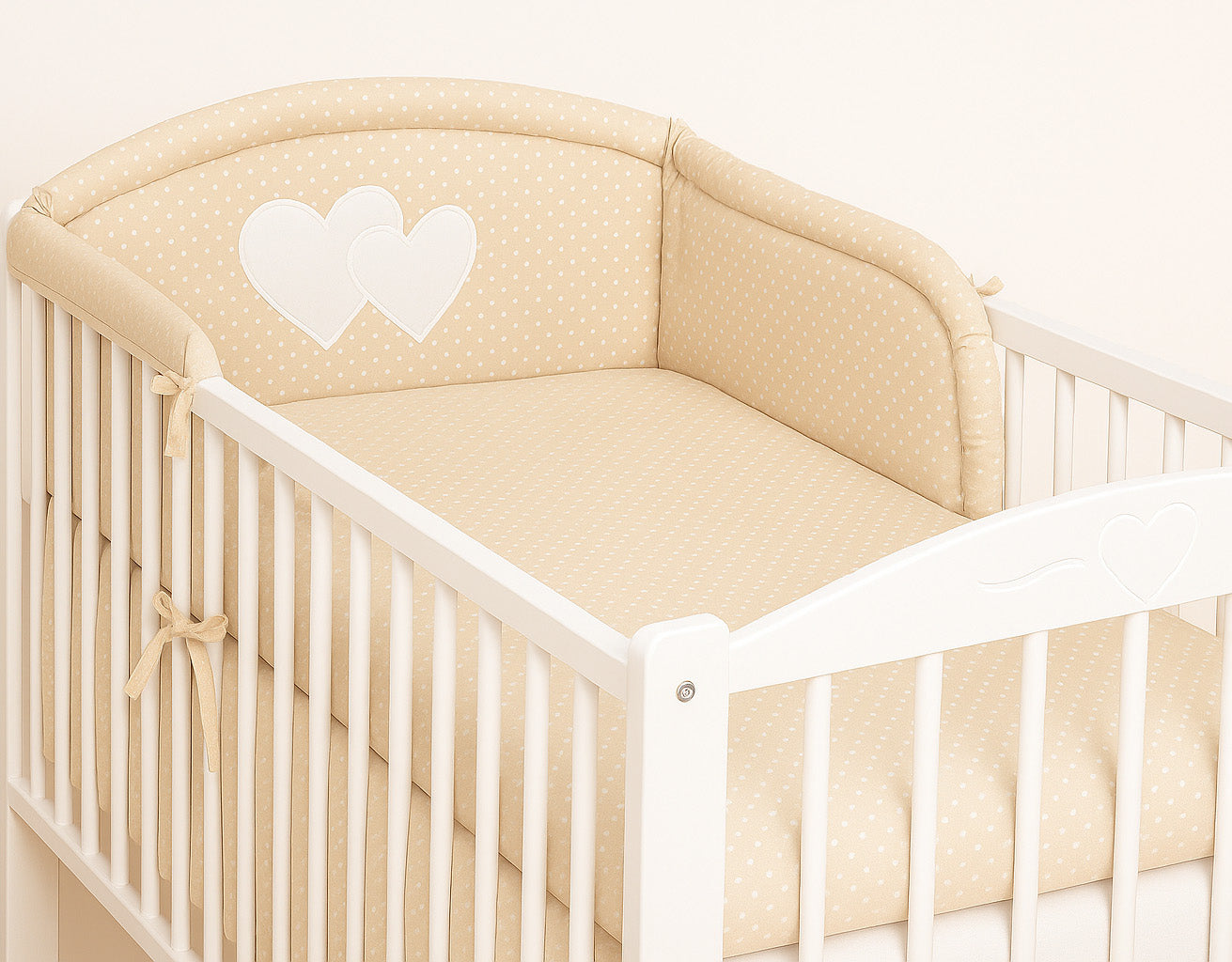 Universal crib rail bumper – Hearts white polka dots on beige
